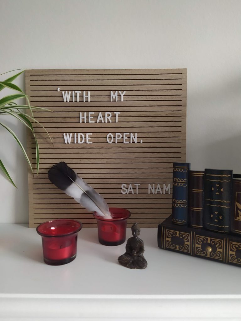 Yoga-Spruch: With my heart wide open. Sat Nam.
